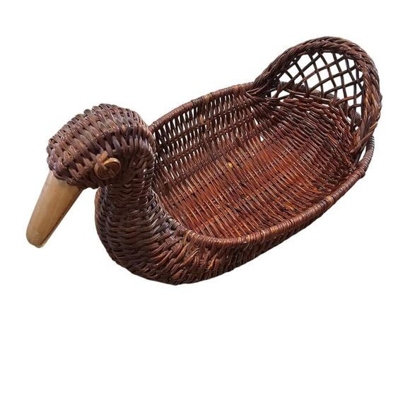 Vintage Duck Wicker Basket Brown Wood 9x4.75x5.5 Cottage Boho 80s Retro Trinket - Picture 1 of 11